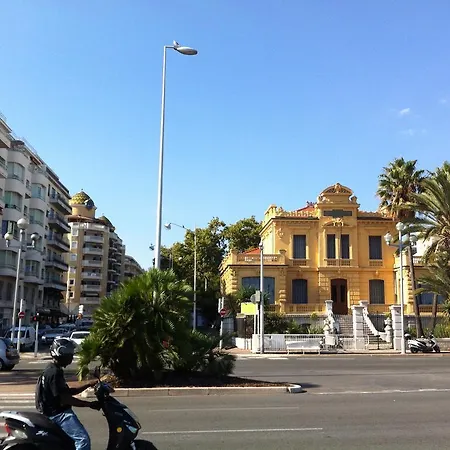 Palais Des Domes Avec Piscine アパート